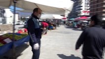 Tokat'ta zabıta ekipleri semt pazarında maske dağıttı