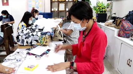 Thai tour guides left unemployed by virus find work making face masks