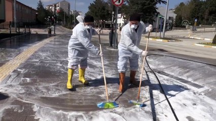 Yozgat Belediyesi sokakları dezenfekte ediyor