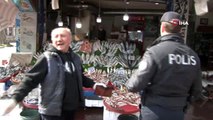İstanbul'da polis sokağa çıkma yasağına uymayan yaşlıları uyardı