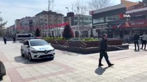 İstanbul'da polisten megafonla korona virüse karşı evde kalın çağrısı