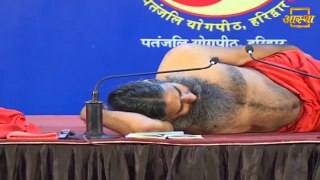 सोने और बैठने का सही तरीका   Swami Ramdev