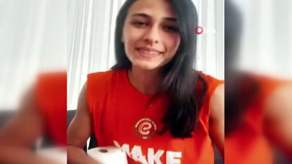 Simge Aköz, evde kalanlara moral vermek için şarkı söyledi