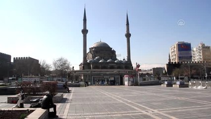 65 yaş ve üstü vatandaşların sokağa çıkmalarının sınırlandırılmasına başlandı