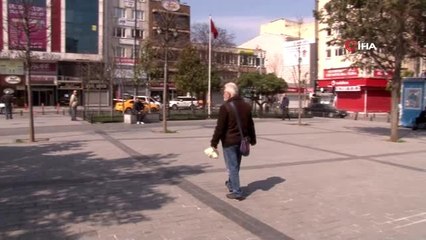 Gaziosmanpaşa'da yaşlılar yasağa rağmen sokağa çıktı