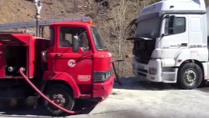 Seyir halinde LPG yüklü tırın motor kısmında yangın çıktı