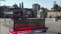 İstanbul polisinden vatandaşlara 'Zaruri olmadıkça dışarı çıkmayın' uyarısı