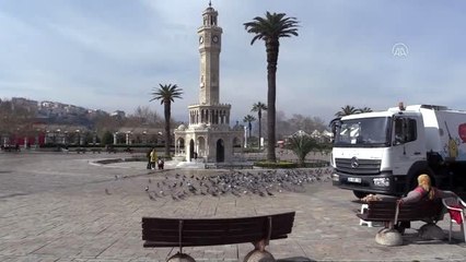 Ege'de sokağa çıkan 65 yaş üstü vatandaşlar uyarılarak evlerine gönderildi
