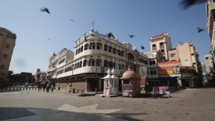 La India amanece desierta en un día de toque de queda "popular"