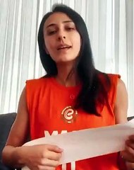 Milli voleybolcu Simge Aköz, evde kalanlara moral vermek için şarkı söyledi