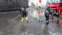 Sivas'ta kent meydanı çamaşır suyuyla yıkandı