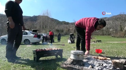 Yasaklara aldırış etmeyen piknikçilere polis müdahalesi