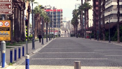 Ege'de sokağa çıkan 65 yaş üstü vatandaşlar uyarılarak evlerine gönderildi - İZMİR