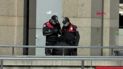 Ankara'da 65 yasağına rağmen sokağa çıkanlara polisten uyarı