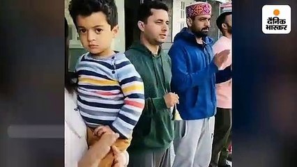 5 बजते ही अपनी-अपनी बालकनी में आए बॉलीवुड सेलेब्स, कोई ताली तो कोई थाली बजाता दिखा