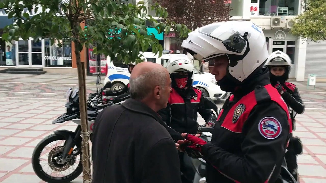 Edirne'de sokakta gezen 65 yaş üstü vatandaşlar uyarılarak evlerine gönderildi