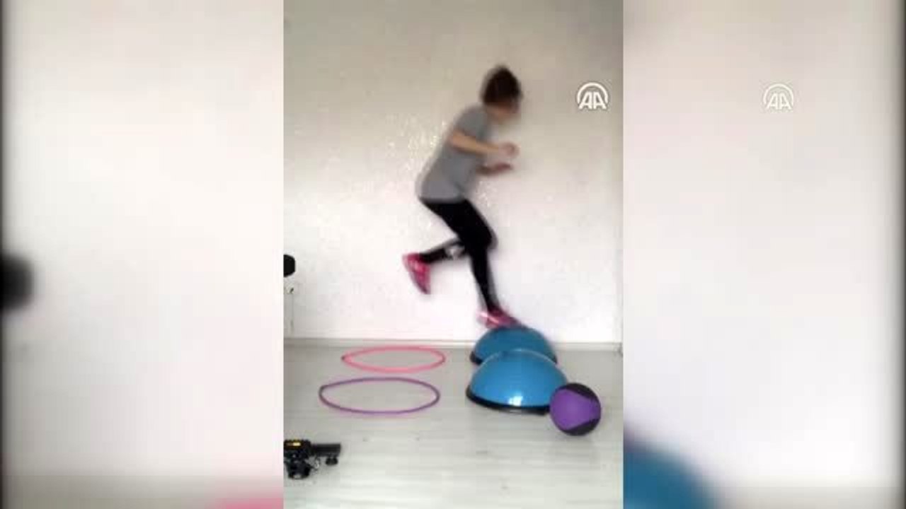 Neslihan Yiğit ve Özge Bayrak, antrenmanlarını...