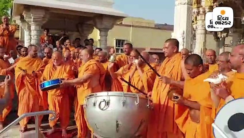 વડાપ્રધાને તો રાષ્ટ્રરક્ષકો માટે ફક્ત તાળી-થાળી વગાડવા કહ્યું હતું, આનંદના અતિરેકમાં લોકોએ તો સરઘસ કાઢ્યા