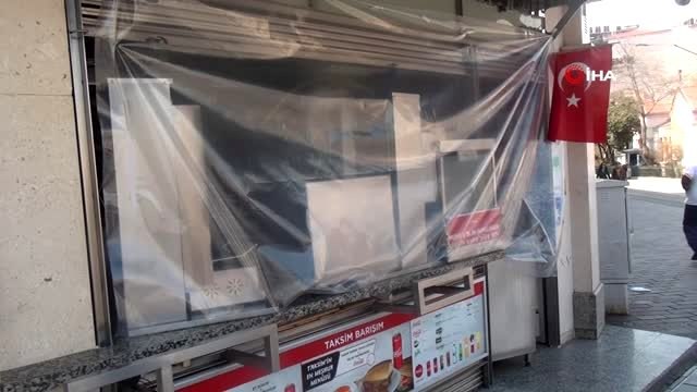 Taksim'de restoran ve lokanta esnafı kepenk kapattı