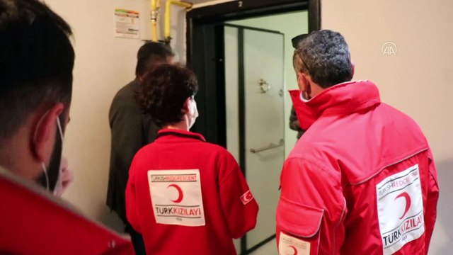 Bolu'da 'Vefa Sosyal Destek Grubu' yaşlıların ve hastaların yardımına koşuyor