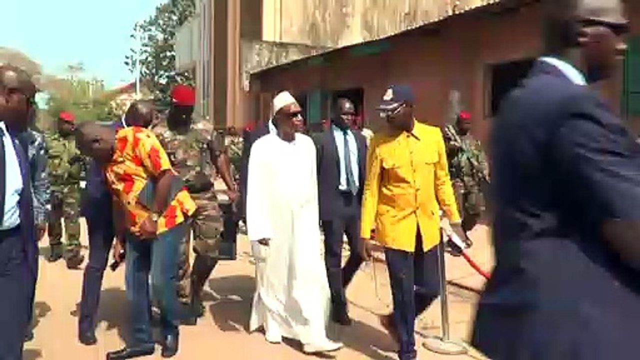 Guinea President Condé votes in referendum as p...