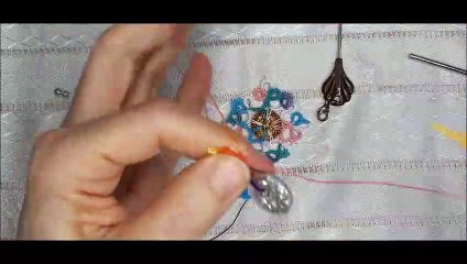 PULSERA DE FRIVOLITE MULTICOLOR CON BOTON