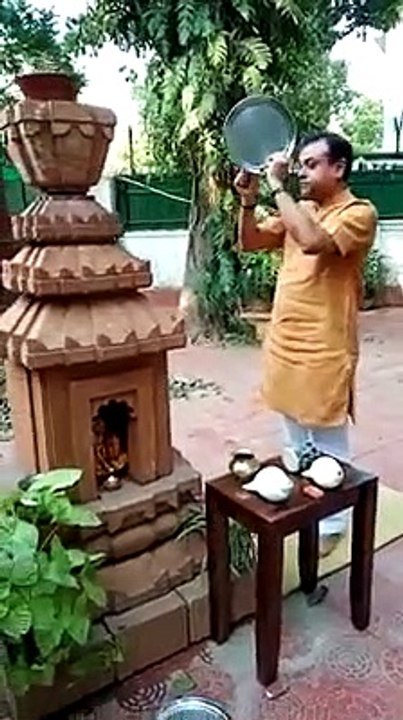 This Man is Totally Confused as People Know him, He Always try to call himself Doctor, He is now Searching For COVID19  Treatment with Thali & Taali, Now India Becomes Vishv Guru Soon