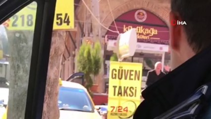 Amasya’da yasağa uymayan vatandaşları zabıtalar uyardı