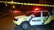 Baleados, homem morre e adolescente fica em estado grave em assalto a residência no Centro