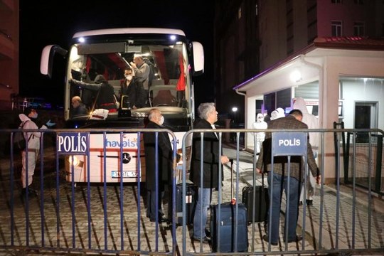 Yurt dışından gelen yolcular Bolu'daki öğrenci yurduna yerleştirildi