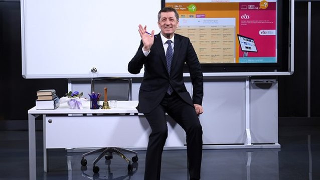 Son dakika: Uzaktan eğitim, Milli Eğitim Bakanı Ziya Selçuk'un ilk dersi anlatmasıyla birlikte başladı