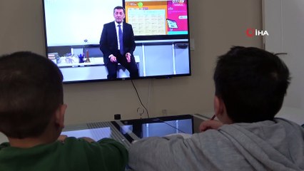 Çocuklar EBA ile ilk derslerini işledi