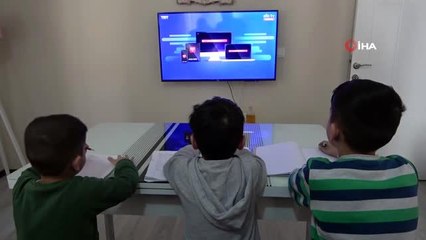 Çocuklar EBA ile ilk derslerini işledi