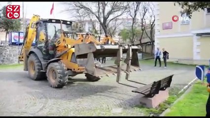 Vatandaş yasak dinlemedi, belediye bankları kepçeyle topladı