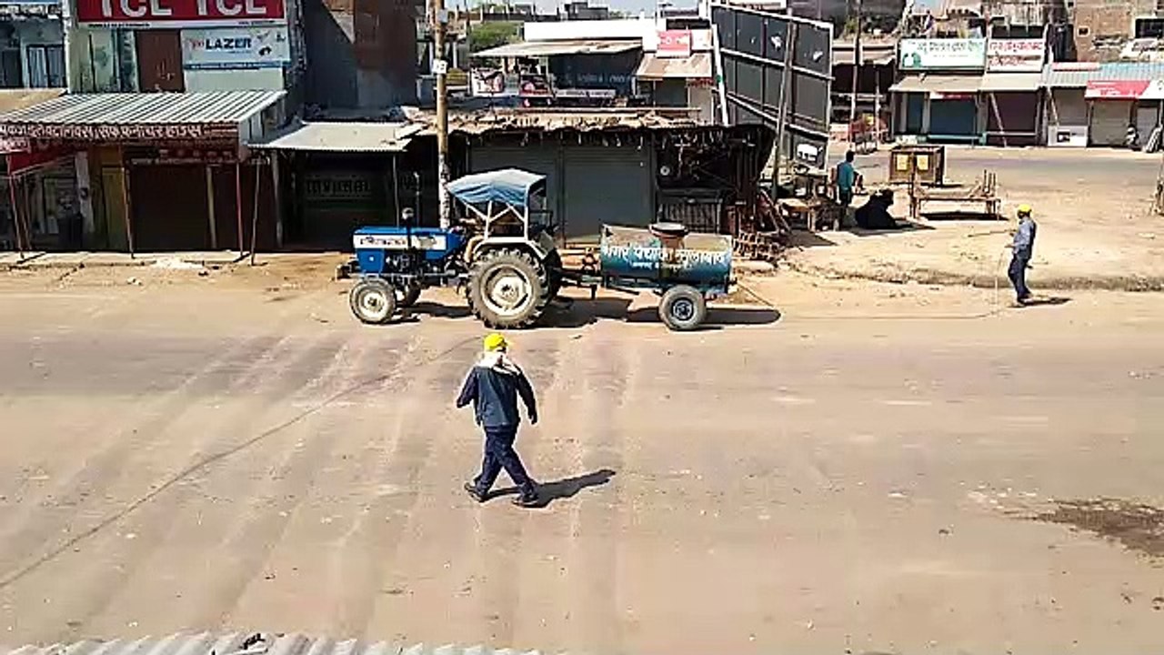कानपुर देहात: नगर पंचायत कर्मियों ने दवा छिड़काव कर लोगों को किया सुरक्षित