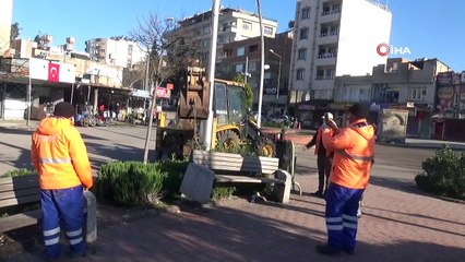 Kilis’te parklardaki banklar kaldırılmaya başlandı