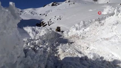 Şırnak'ta karla mücadele çalışmaları sürüyor