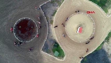 SPOR At yarışlarına ev sahipliği yapan hipodromlarda günlük hayat devam ediyor