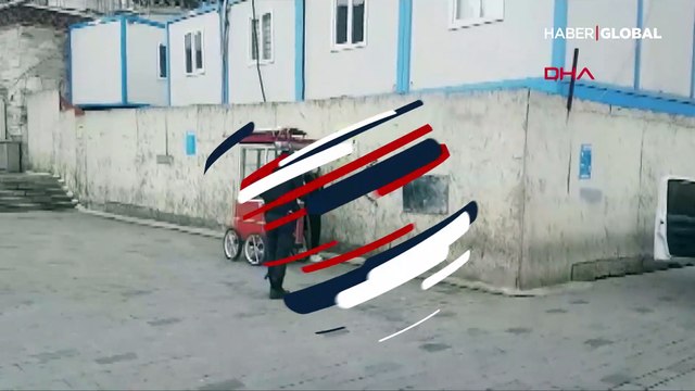 Taksim'de hareketli dakikalar... Karantinadan kaçan kadın böyle yakalandı