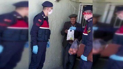 NİĞDE Ulukışla'da evden çıkamayan yaşlılara erzak yardımı