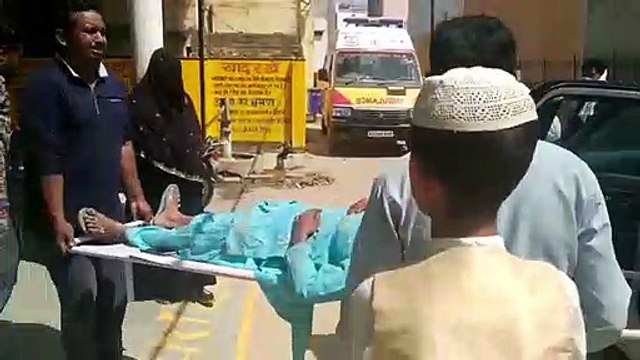 शामली: पिकअप कार का संतुलन बिगड़ने से खाई में गिरी, 2 पुरुष और महिला घायल