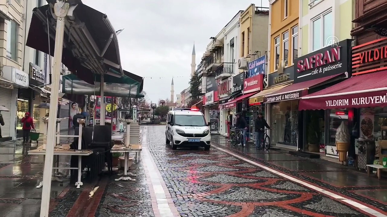 Edirne'de sokakta gezen 65 yaş üstü vatandaşlar uyarılarak evlerine gönderildi