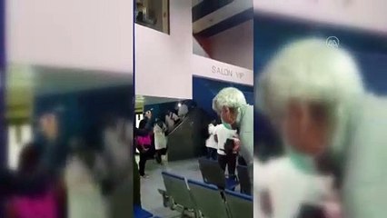 Küba'dan İtalya'ya destek için gelen doktorlar alkışlarla karşıladı - MİLANO