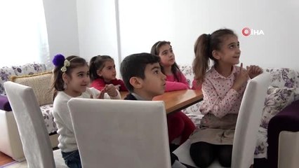 Çocuklar EBA ile ilk derslerini almaya başladı