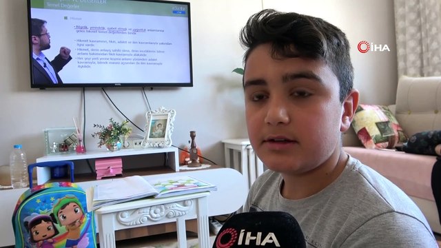 Öğrenciler İlk Uzaktan Eğitimi EBA ve EBA TV Üzerinden İşledi