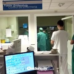 Aplausos al primer paciente extubado por coronavirus en el Hospital de La Paz