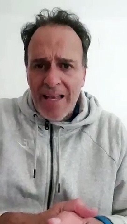 Vídeo de un ciudadano dirigido al "indecente" Pablo Iglesias y a Irene Montero: "¿puedes negar que vuestro coche oficial ha recogido un médico en el Gregorio Marañón para llevarlo a Galapagar?"