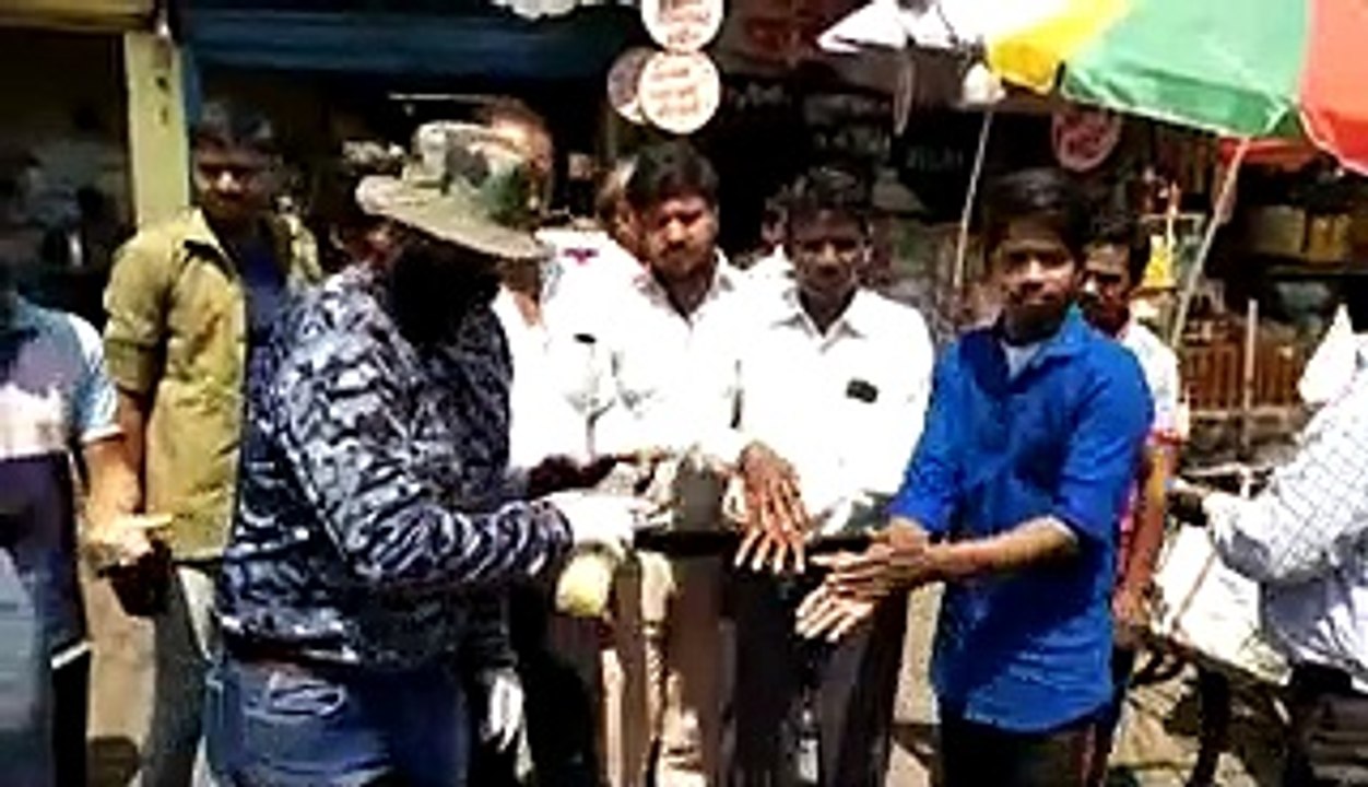 आगरा: कोरोना के बढ़ते प्रकोप के बीच पूर्व क्रिकेटर ने चलाया जागरूकता अभियान