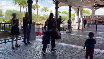 Last Family to Leave Disneyland Receives Round of Applause