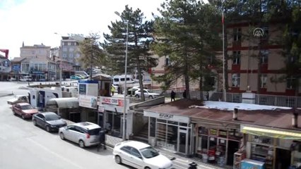 Sokağa çıkan yaşlılar ekiplerce uyarılarak evlerine gönderildi